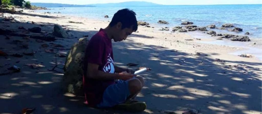 Mahasiswa mengerjakan UTS online